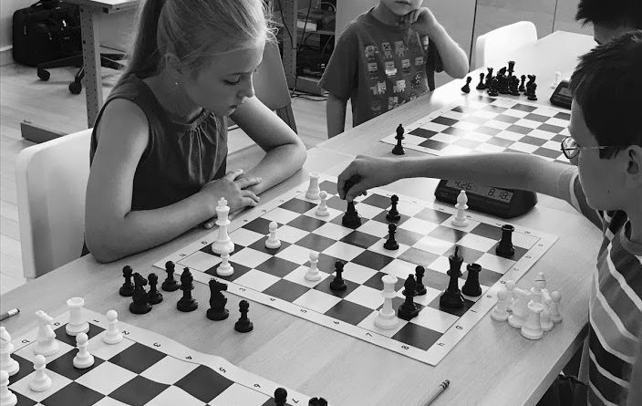 play chess against another person online for kids